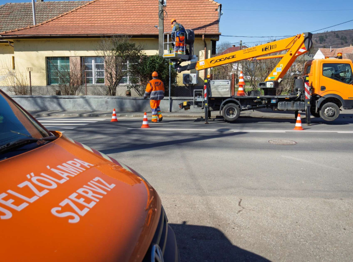 Visszaállították a sárga villogót Ondon